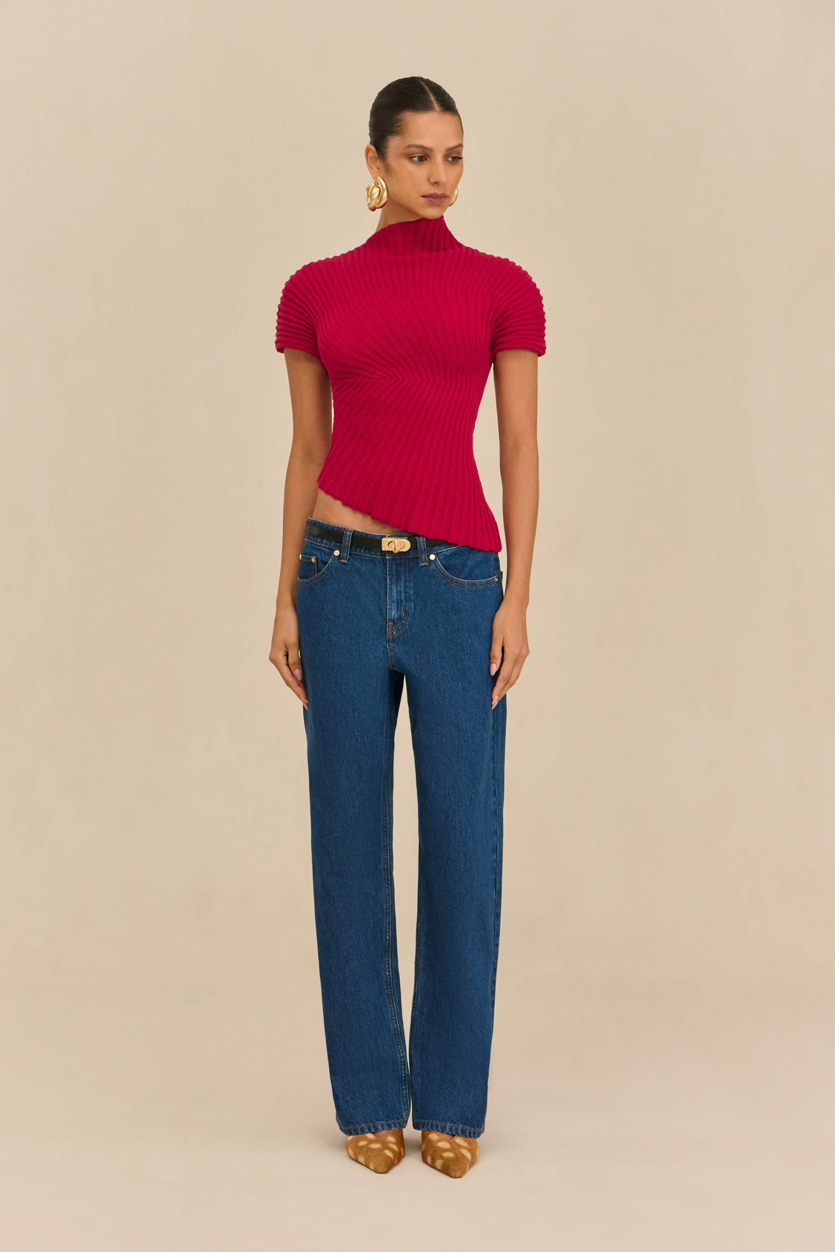 251110_DR_CULT_GAIA_R26_RESHOOTS_16_ANNEMIE_TOP_MERLOT_ROSELLA_PANT_DK_WSH_0011_WEBBED-scaled
