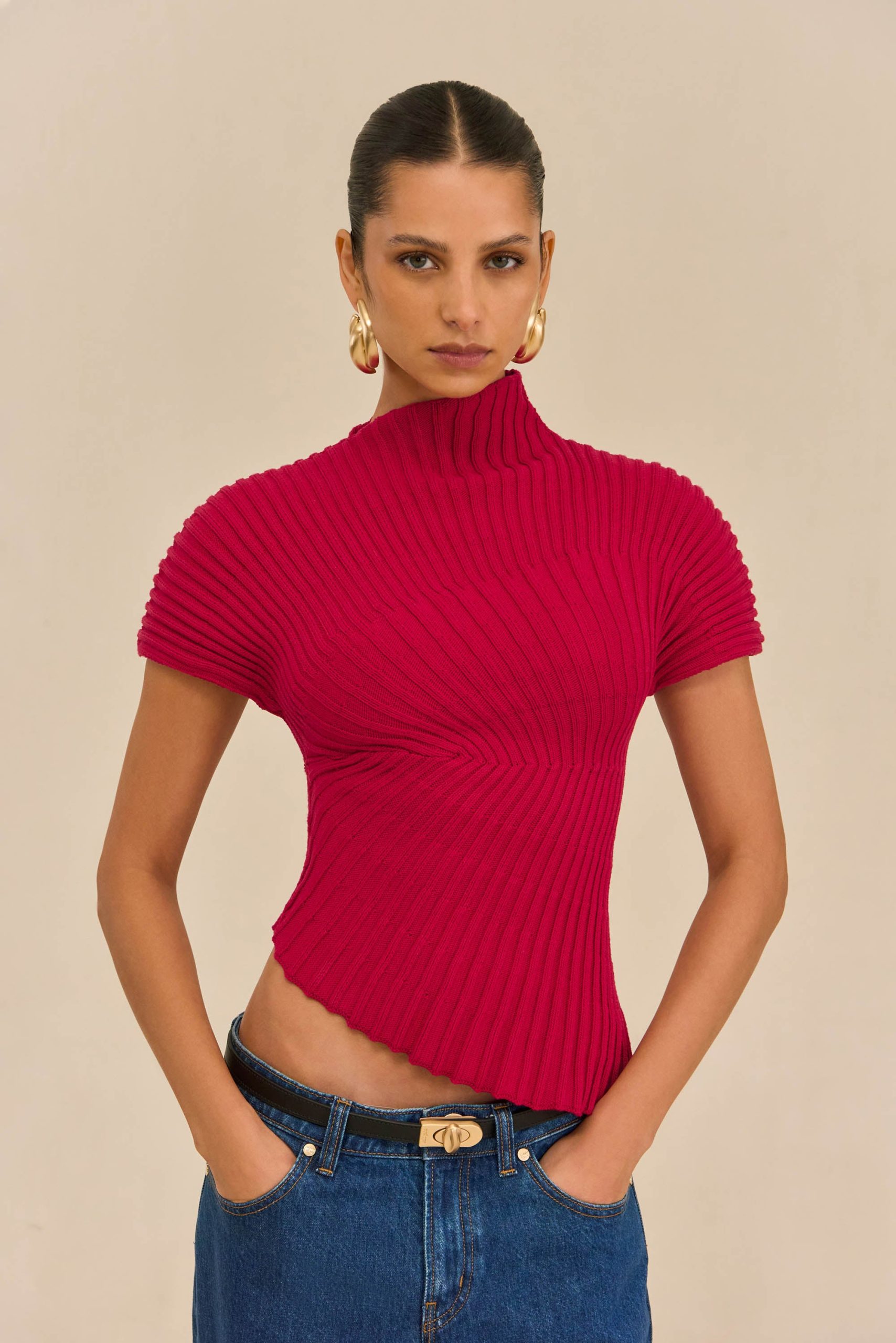 251110_DR_CULT_GAIA_R26_RESHOOTS_16_ANNEMIE_TOP_MERLOT_ROSELLA_PANT_DK_WSH_0020_WEBBED-scaled