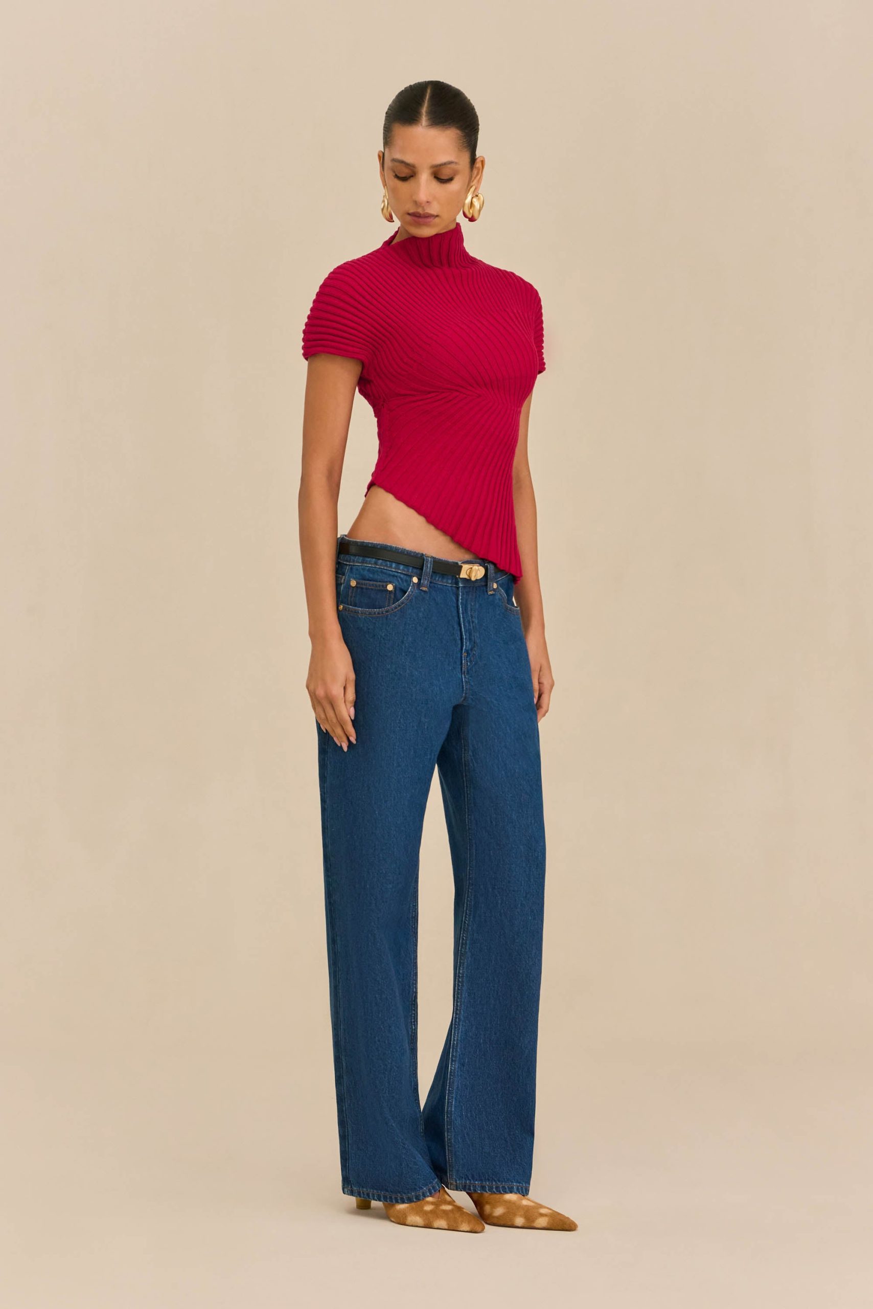 251110_DR_CULT_GAIA_R26_RESHOOTS_16_ANNEMIE_TOP_MERLOT_ROSELLA_PANT_DK_WSH_0026_WEBBED-scaled
