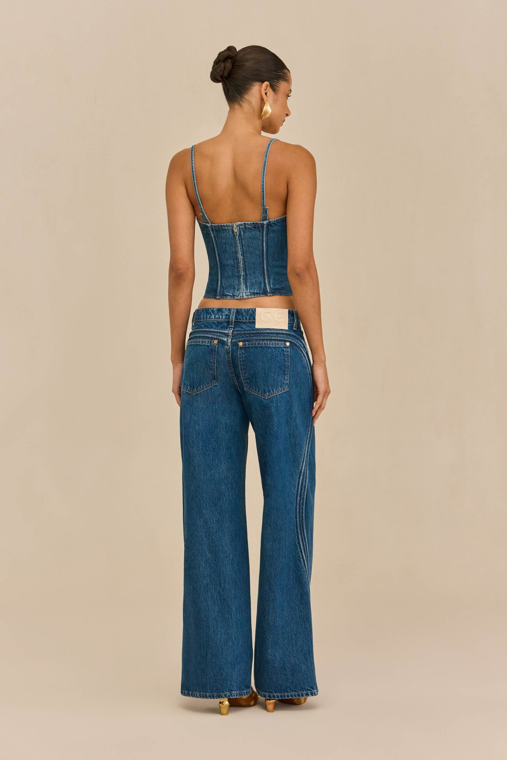 251110_DR_CULT_GAIA_R26_RESHOOTS_51_MAJA_PANT_CHIYA_TOP_80S_BLUE_0041_WEBBED-scaled