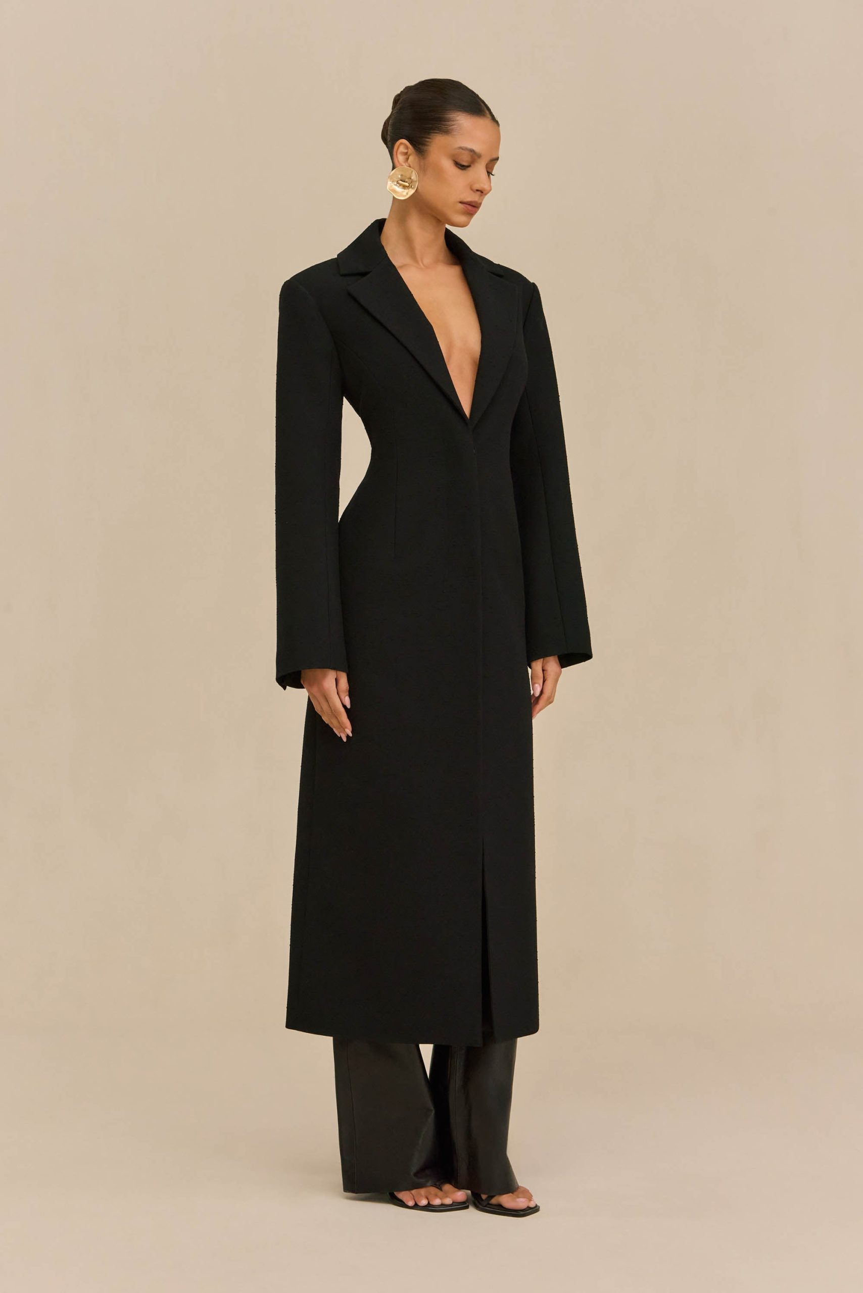 251110_DR_CULT_GAIA_R26_RESHOOTS_68_BENNETT_COAT_BLK_0027_WEBBED-scaled