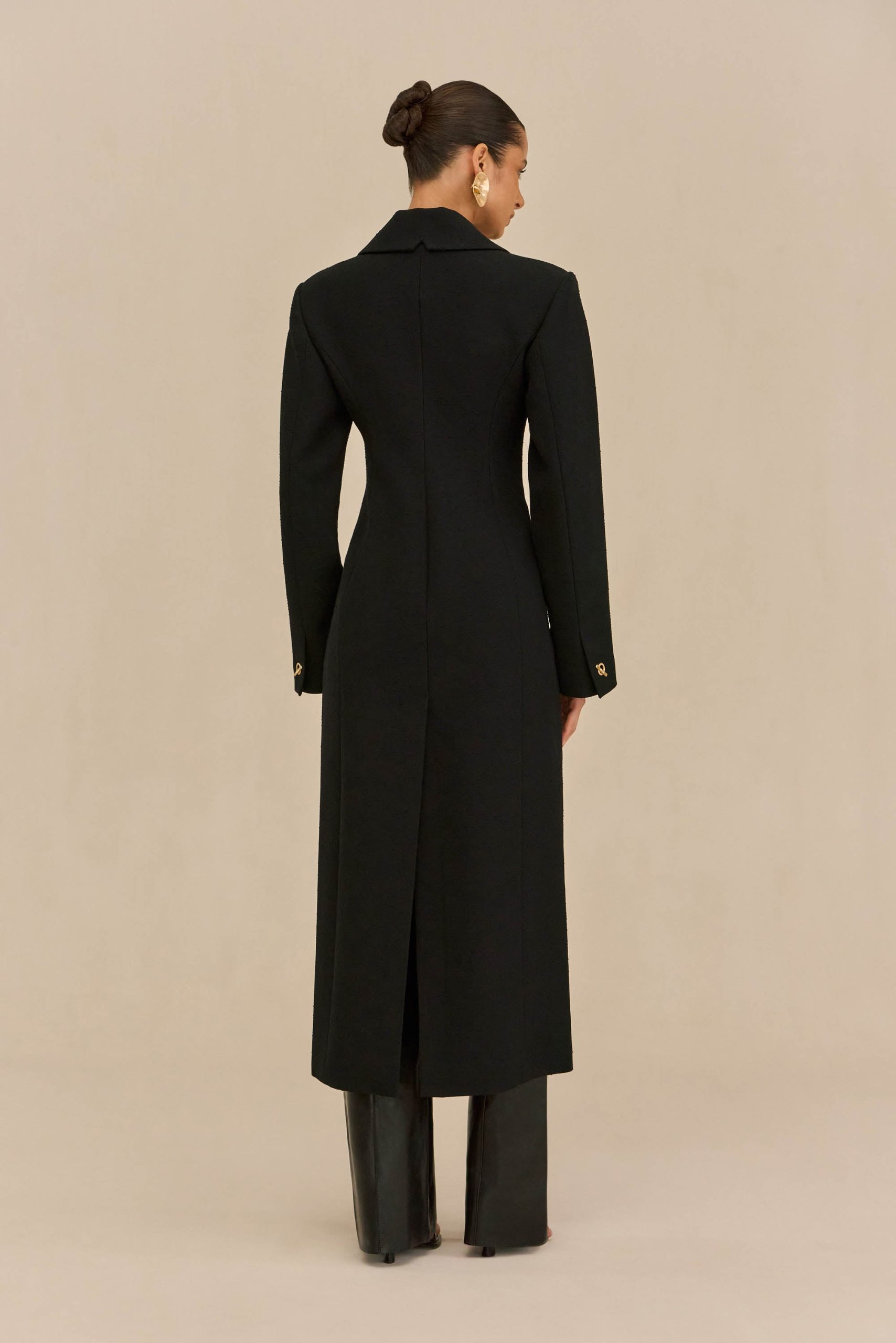 251110_DR_CULT_GAIA_R26_RESHOOTS_68_BENNETT_COAT_BLK_0035_WEBBED-scaled