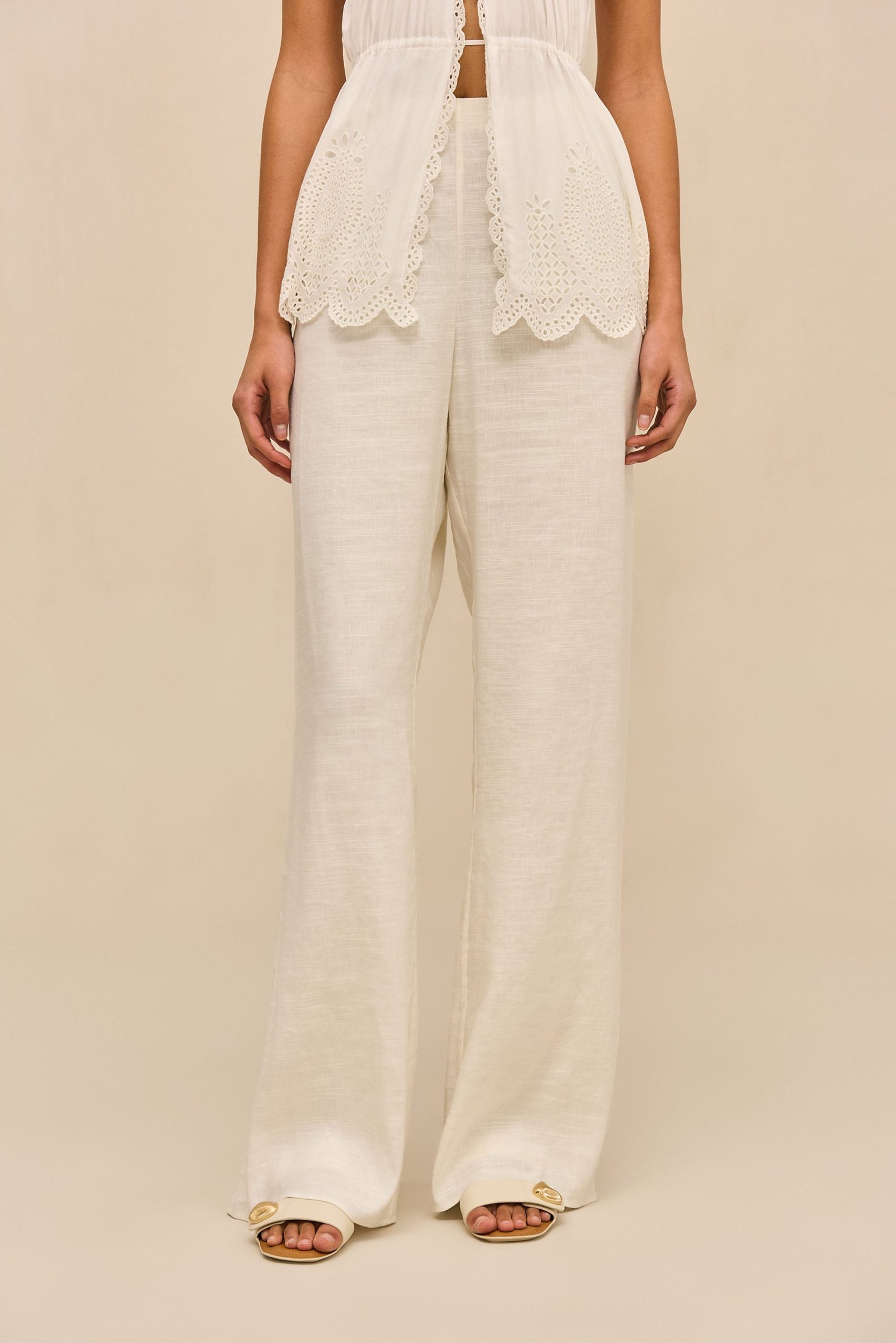 251117_DR_CG_PF26_LB_24_TRINA_TOP_SARA_PANT_OW_0042-scaled