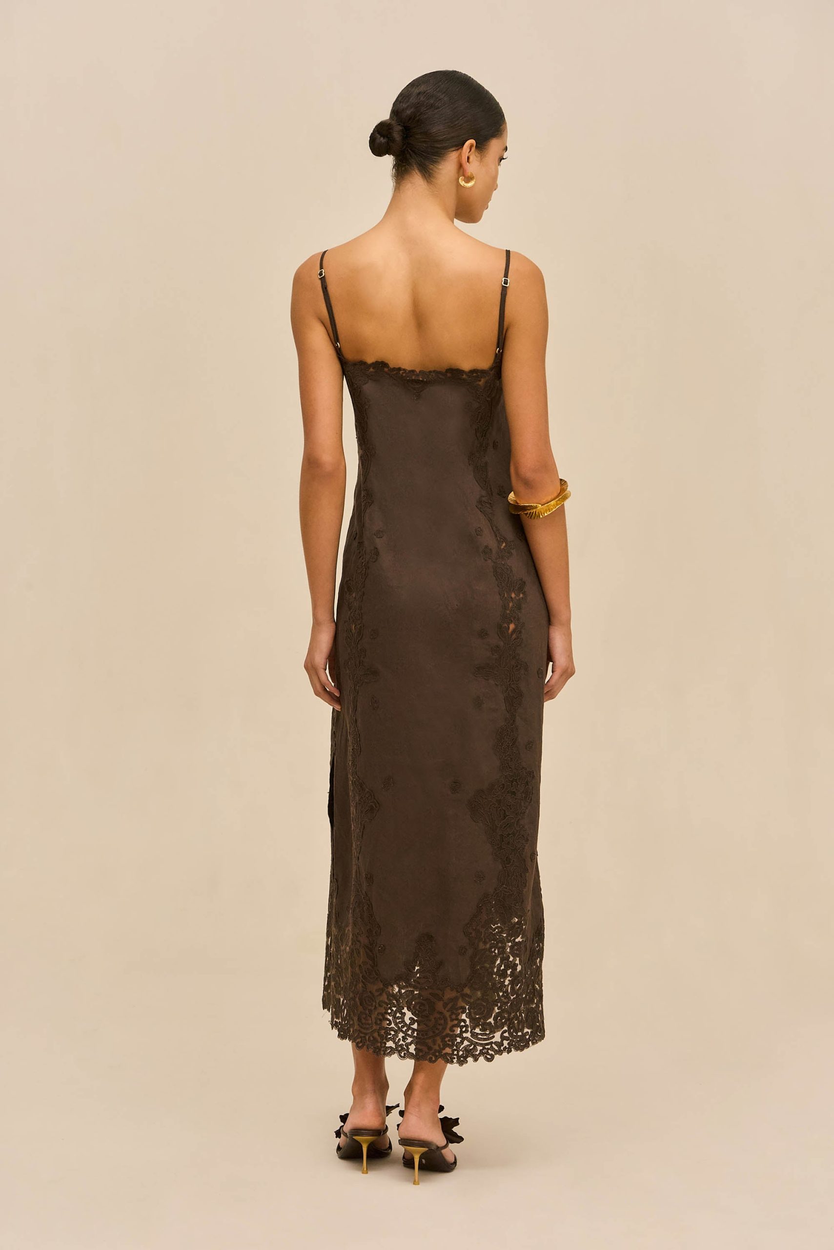 251117_DR_CG_PF26_LB_28_BRENDANA_DRESS_LUWAK_0037_WEBBED-scaled