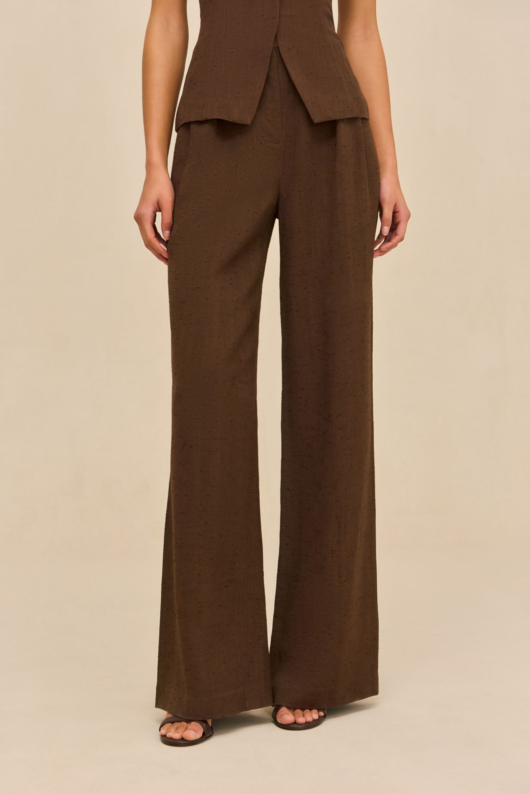 251118_DR_CG_PF26_LB_117_OSLO_TOP_KERALA_PANT_LUWAK_0012_WEBBED-scaled