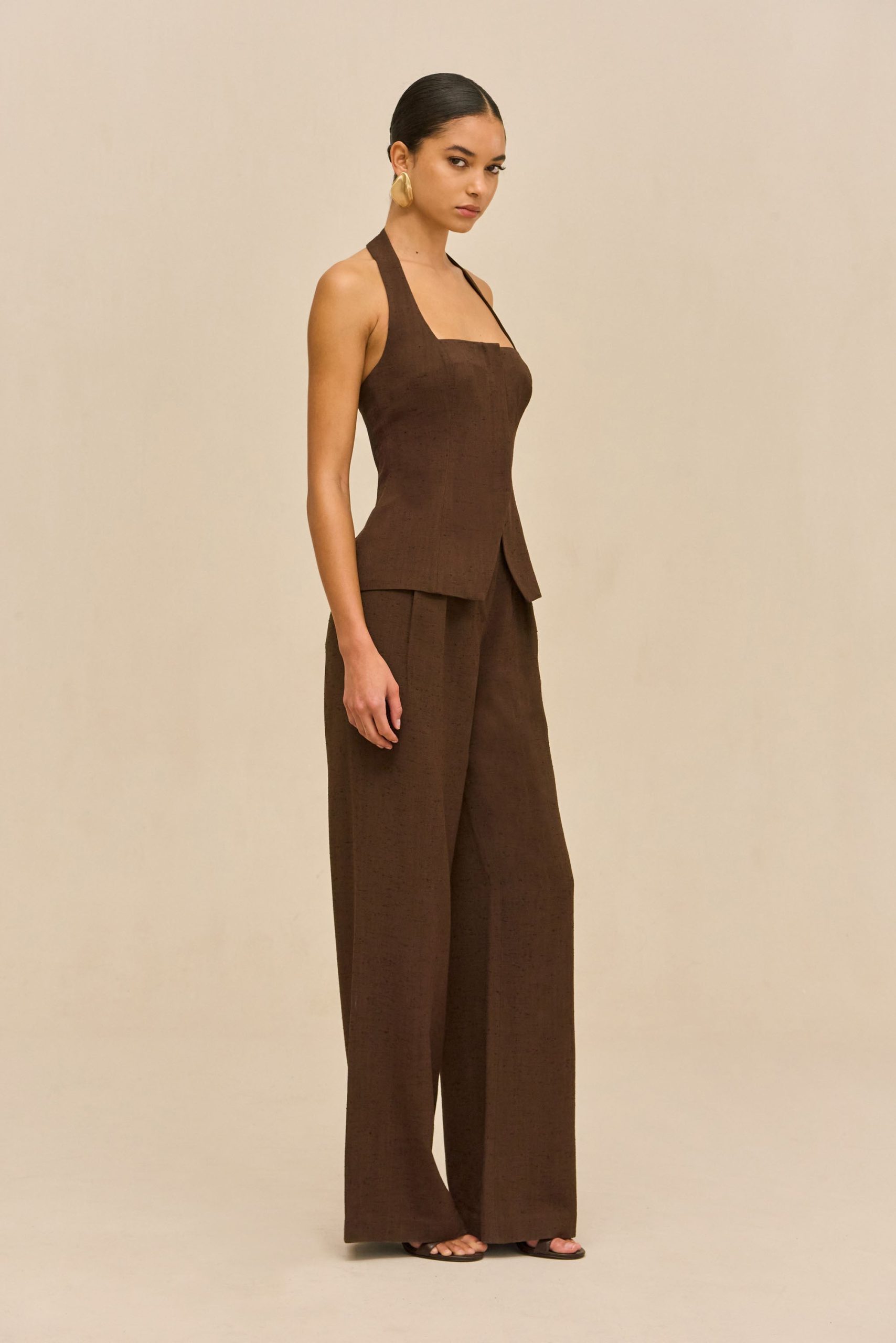 251118_DR_CG_PF26_LB_117_OSLO_TOP_KERALA_PANT_LUWAK_0020_WEBBED_40b3a987-00fb-406d-bd8d-b19543b696ff-scaled