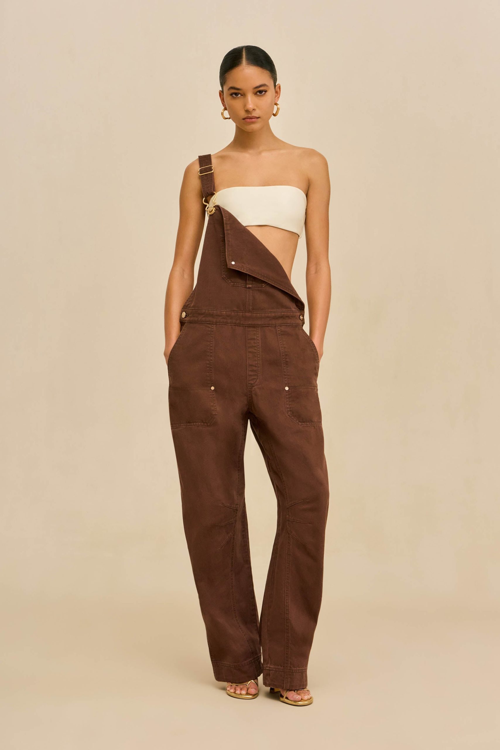 260120_DR_CG_SP_HS26_RESHT_03_ANDRA_OVERALLS_BRN_0024_WEBBED-scaled