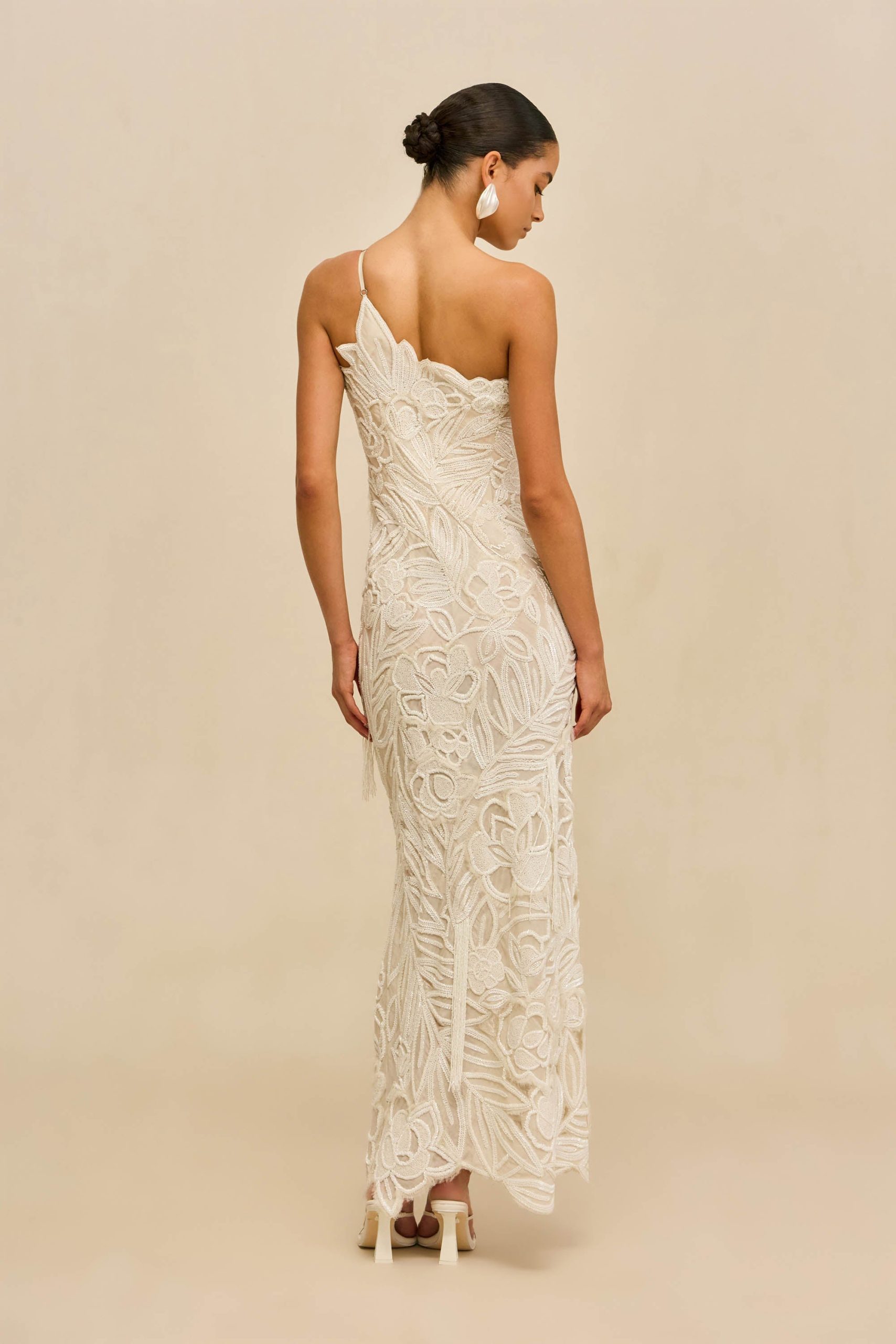 260120_DR_CG_SP_HS26_RESHT_05_KIRAN_GOWN_WHT_0036_WEBBED-scaled