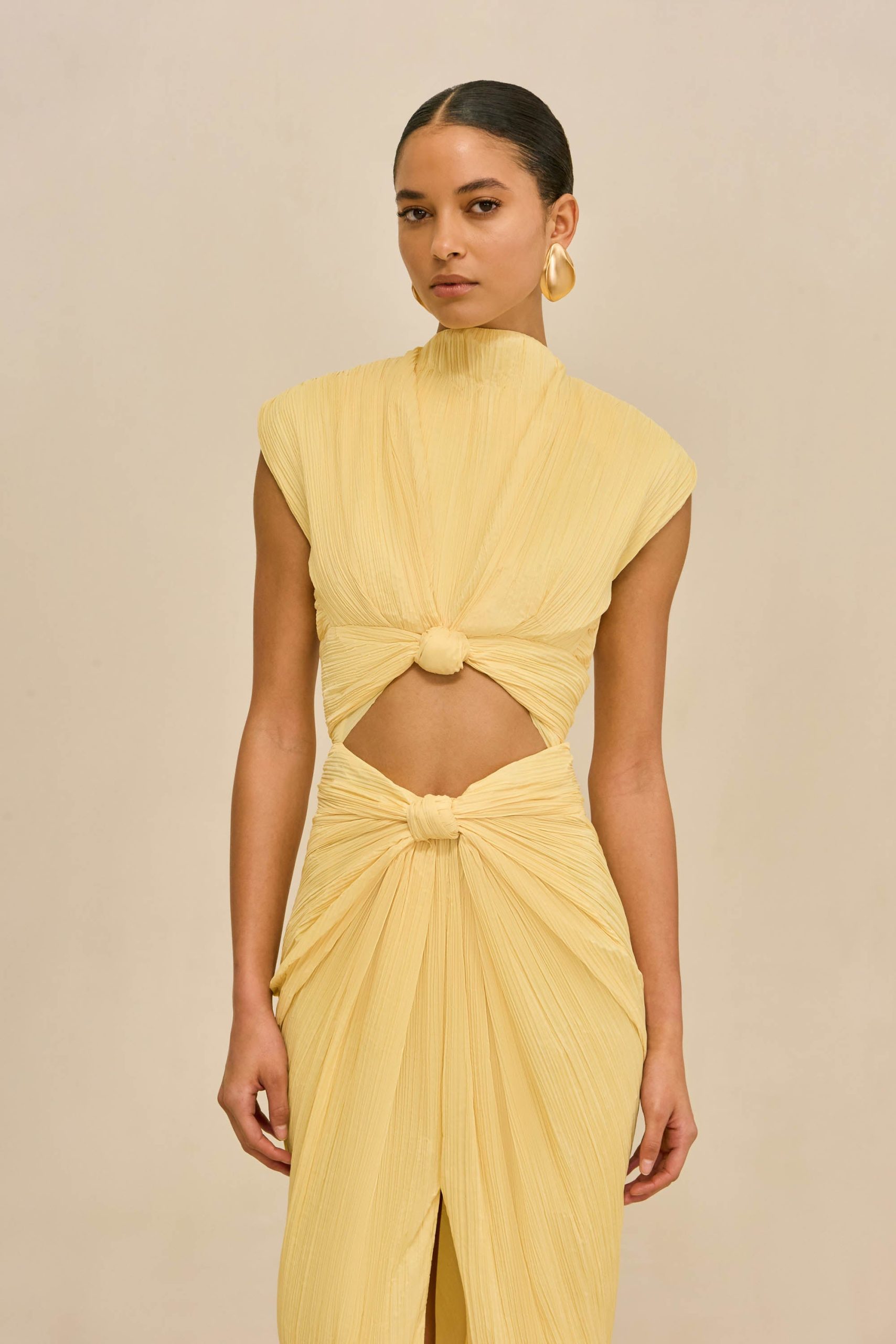 260120_DR_CG_SP_HS26_RESHT_50_INAYA_DRESS_YLW_0016_WEBBED-scaled