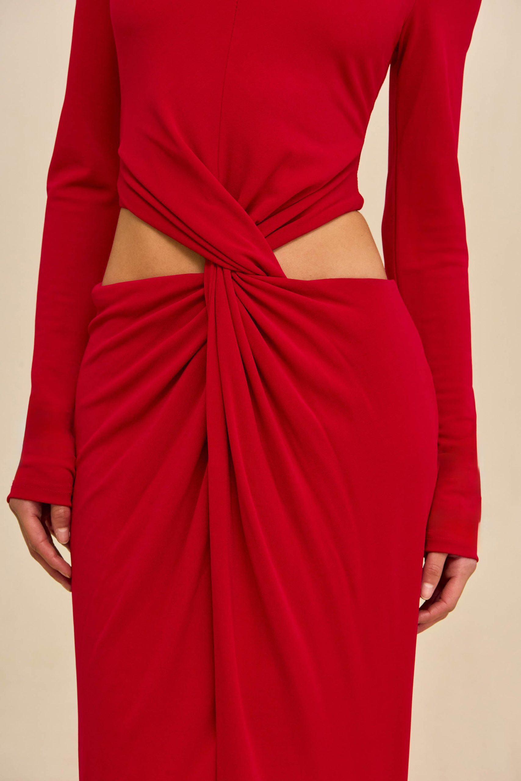 260120_DR_CG_SP_HS26_RESHT_57_KERI_GOWN_RED_0031_WEBBED-scaled