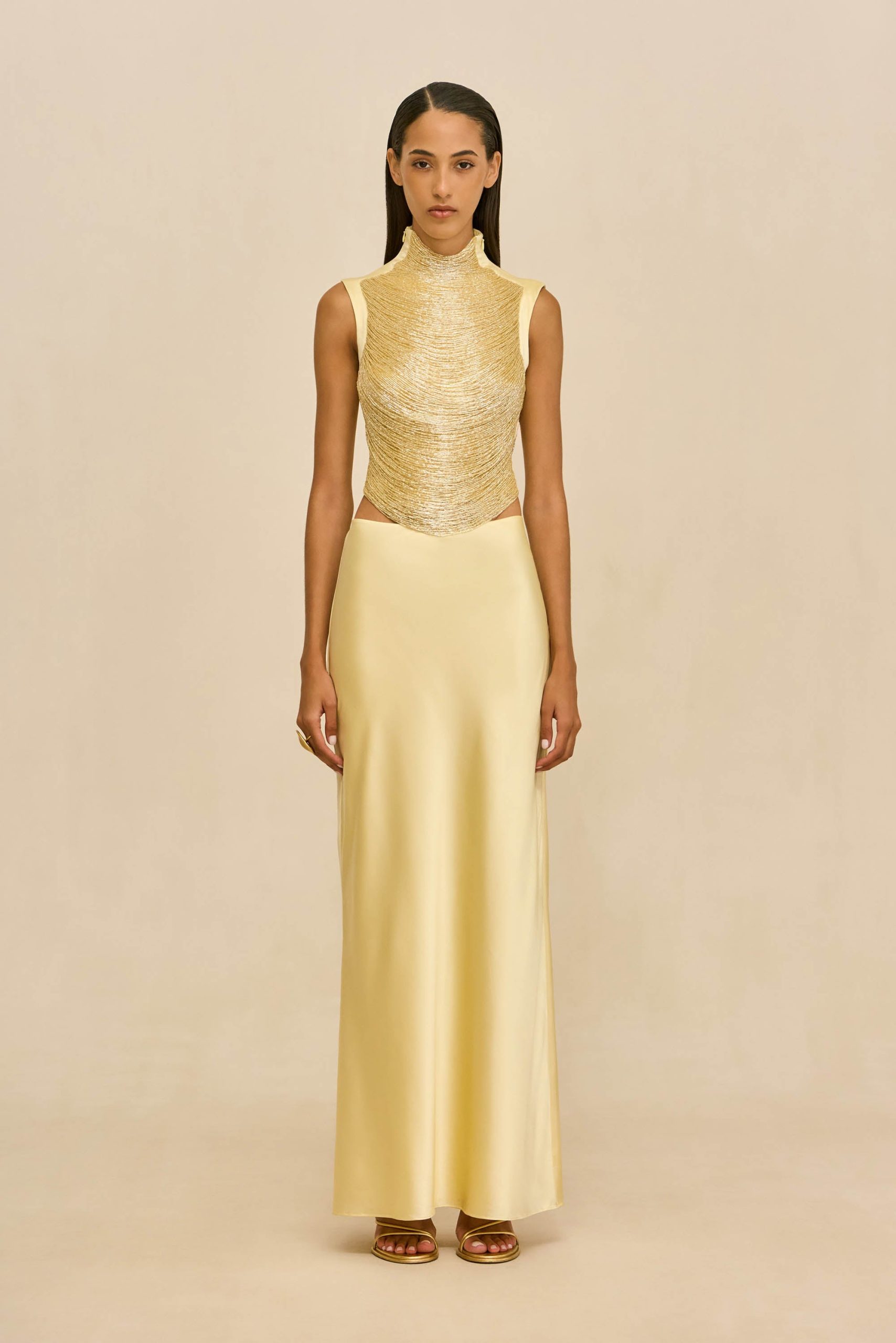 260121_DR_CG_SP_HS26_RESHT_113_TARAJI_TOP_CHANTEL_SKIRT_GLD_0002_WEBBED-scaled