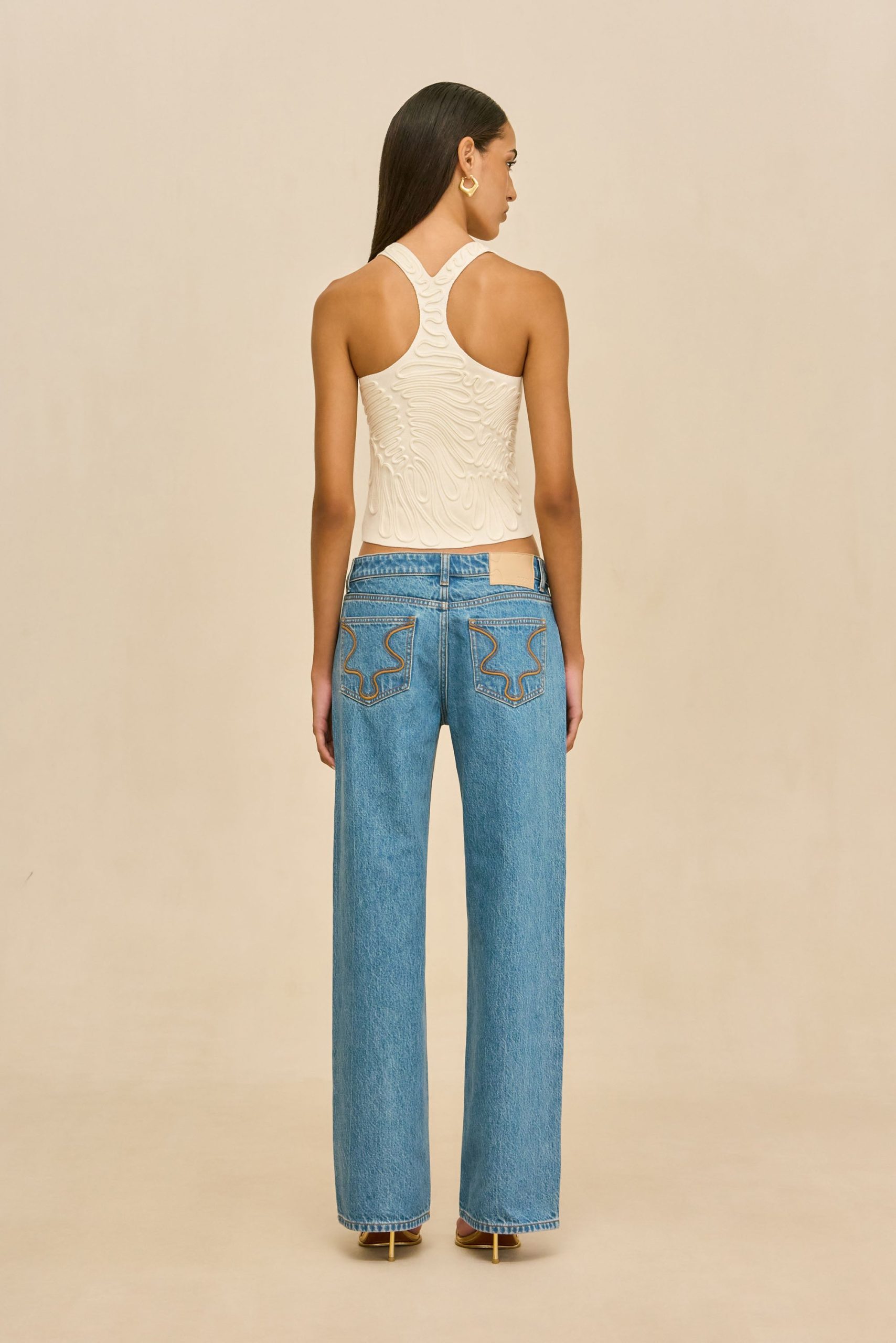260121_DR_CG_SP_HS26_RESHT_115_STELLA-TOP_WHT_ROSELLA_PANT_BLU_0028_WEBBED-scaled