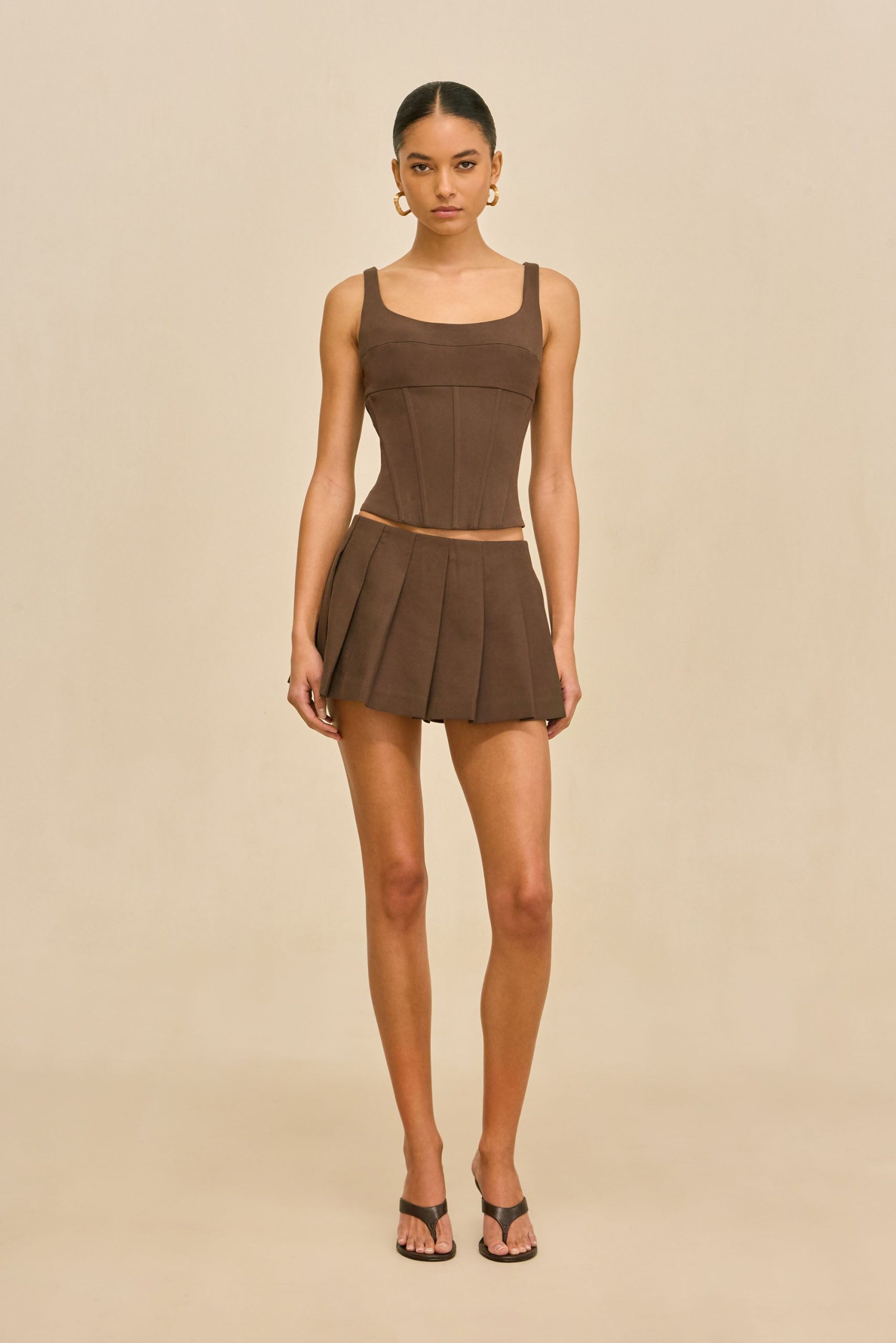 260121_DR_CG_SP_HS26_RESHT_132_OLIVE_TOP_BETSY_SKIRT_BRN_0013_WEBBED-scaled