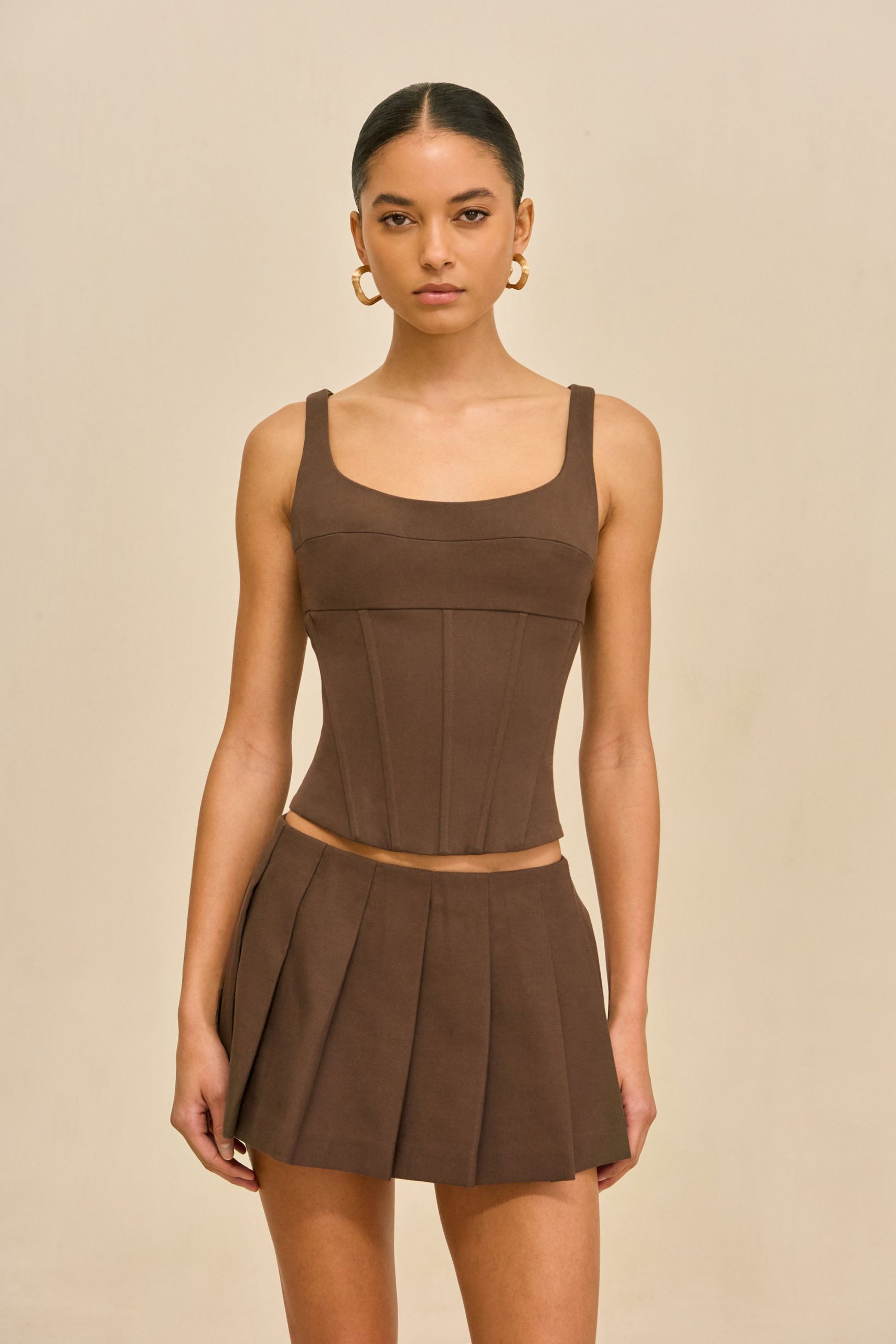 260121_DR_CG_SP_HS26_RESHT_132_OLIVE_TOP_BETSY_SKIRT_BRN_0018_WEBBED-scaled