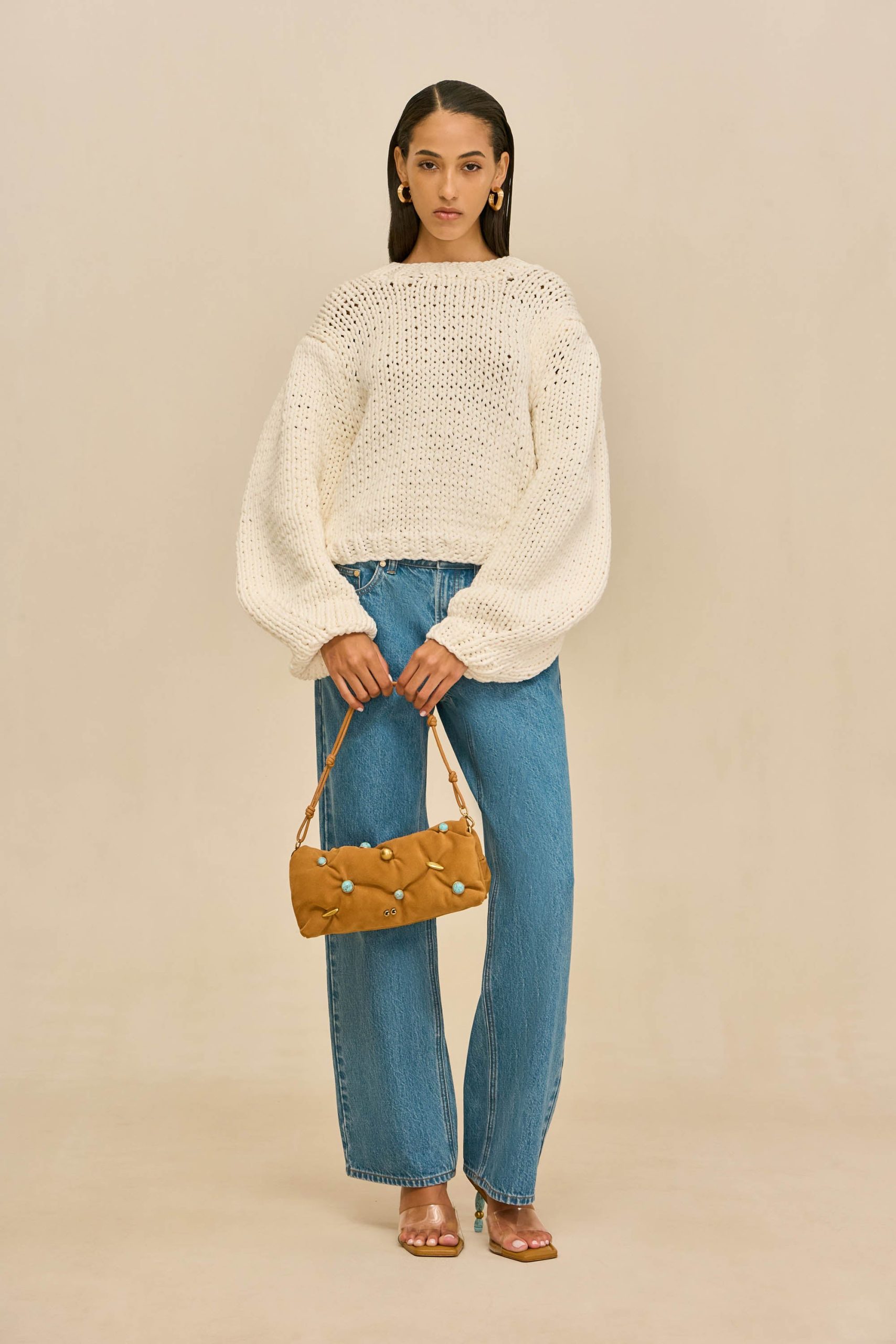 260121_DR_CG_SP_HS26_RESHT_95_TRINA_PULLOVER_WHT_ROSELLA_PANT_BLU_0006_WEBBED-scaled