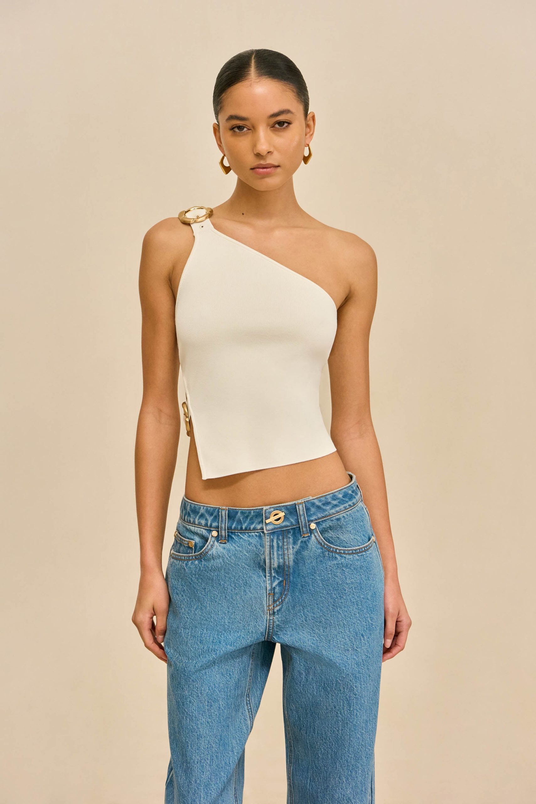 260121_DR_CG_SP_HS26_RESHT_98_VALERIA_TOP_WHT_WYNN_LOW_RISE_PANT_BLU_0019_WEBBED-scaled