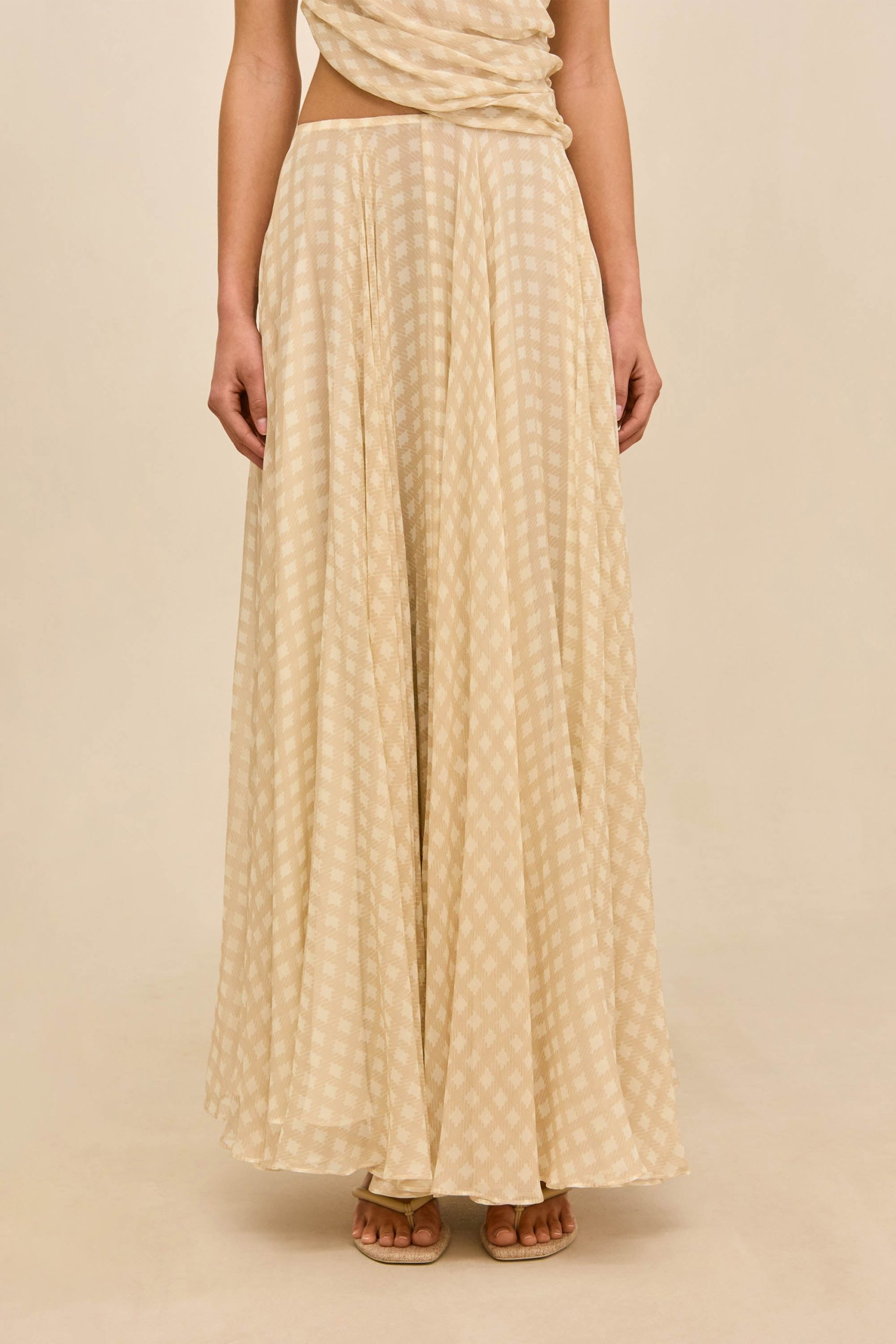 260319_DR_CG_12_COSMEA_SKIRT_BANKSIA_TOP_SESAME_MIULTI_0031_WEBBED-scaled