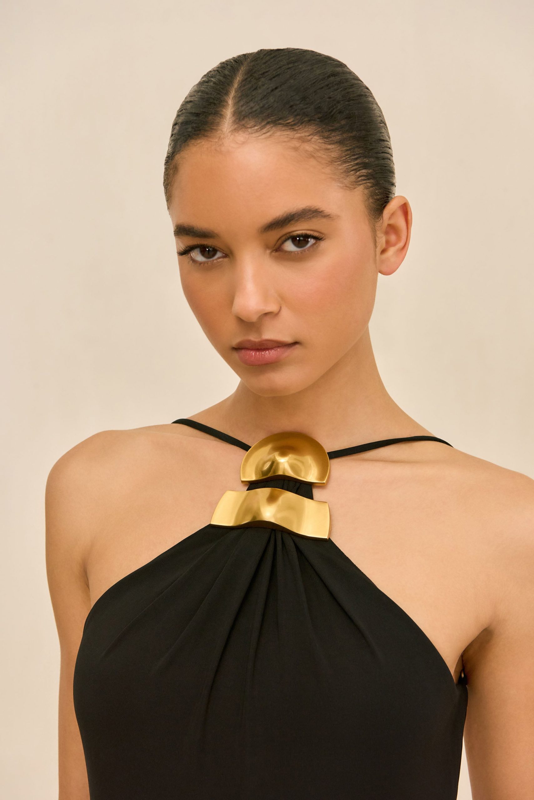 260319_DR_CG_41_VALEA_GOWN_BLK_0013_WEBBED-scaled