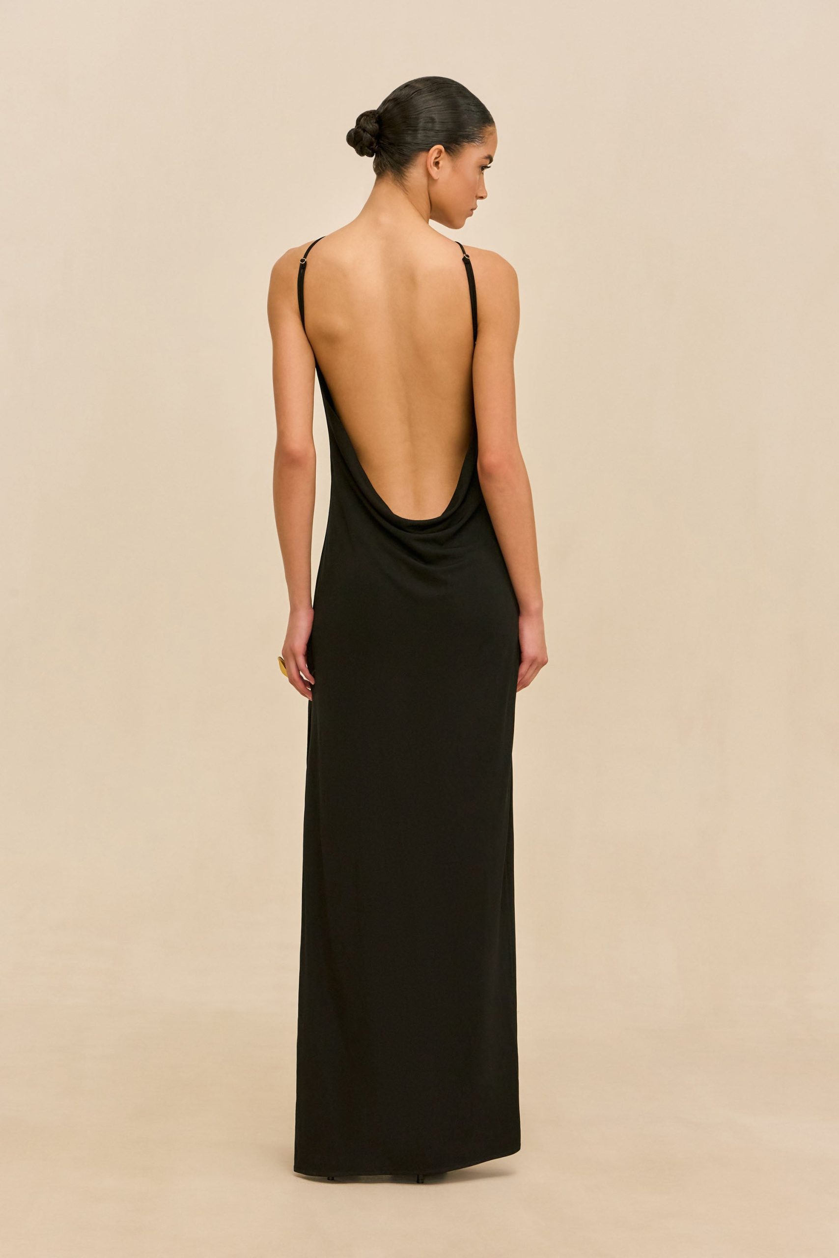 260319_DR_CG_41_VALEA_GOWN_BLK_0021_WEBBED-scaled