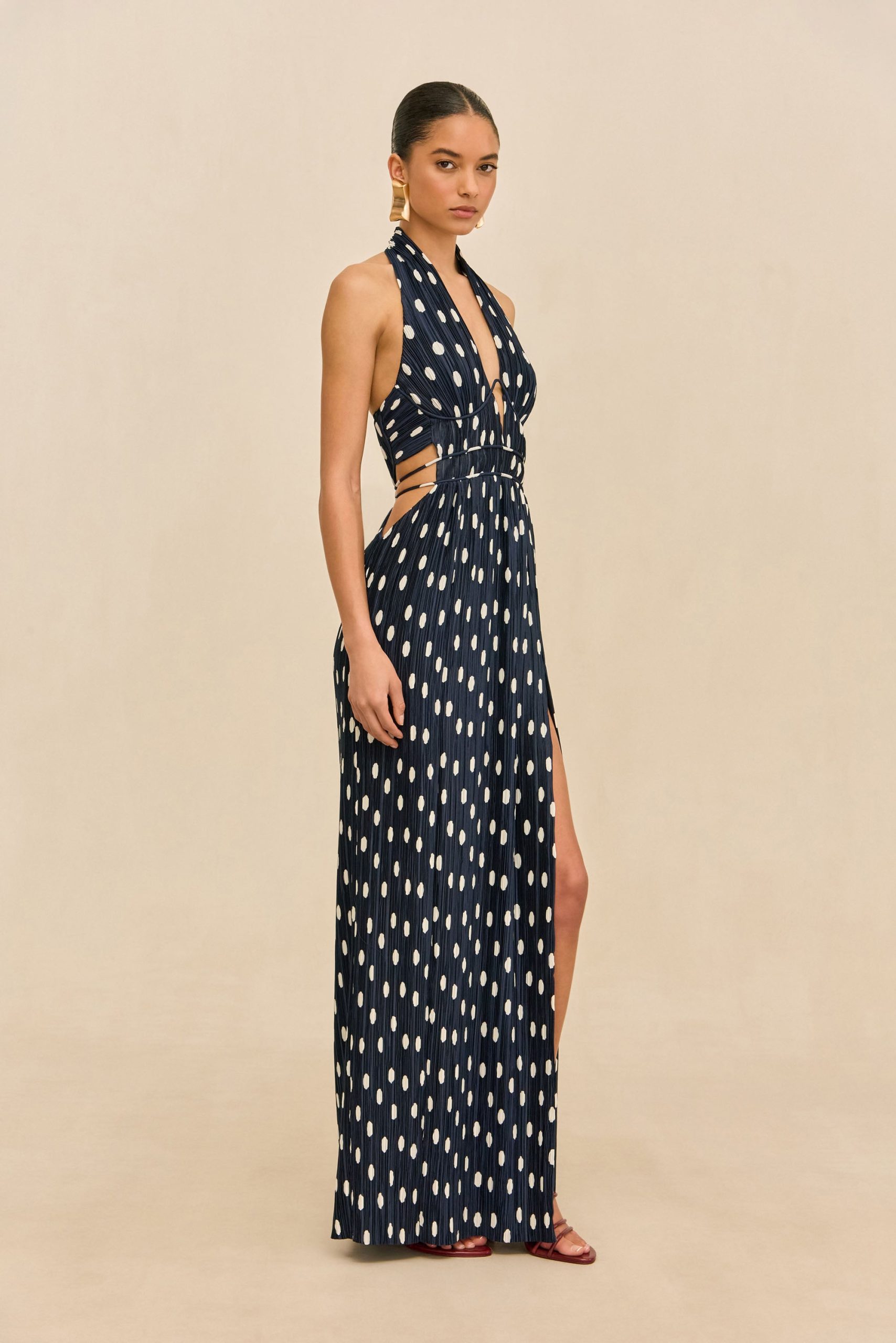 260319_DR_CG_43_AASHVI_GOWN_SM_DOT_DEEP_LAKE_0023_WEBBED-scaled