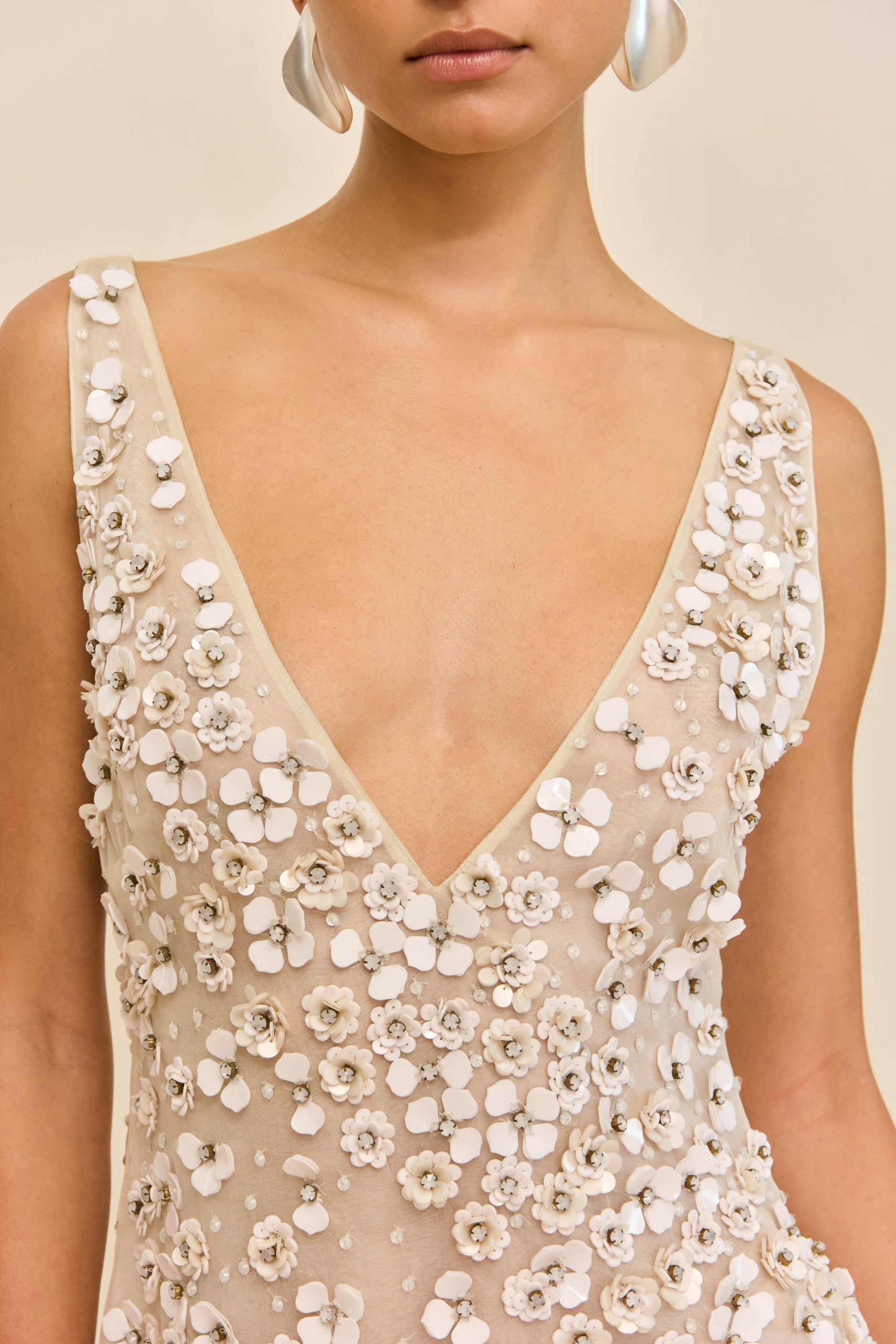 260421_DR_CG_ECOM_RSHTS_22_SAPPHIRA_DRESS_SILVER_0022_WEBBED-scaled