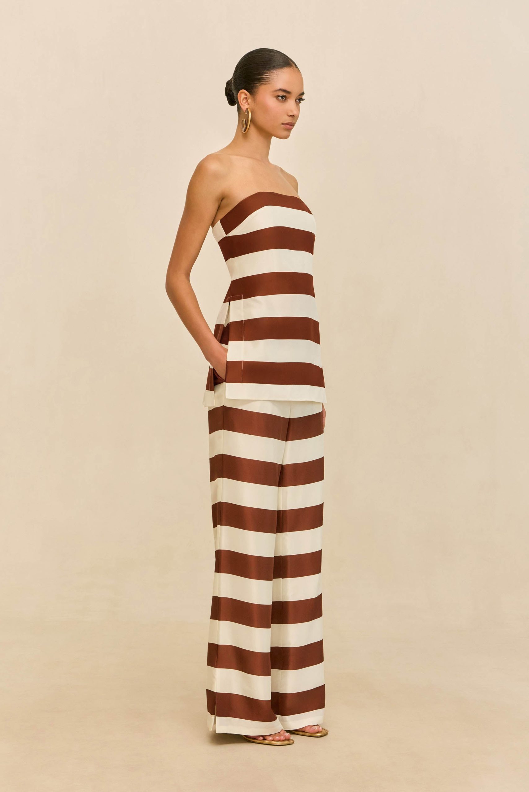260421_DR_CG_ECOM_RSHTS_58_RHETT_TOP_KALILUNA_PANT_BRN_STRIPE_0027_WEBBED_5d68e00a-6441-475b-8dbd-e2cbd581cbe4-scaled