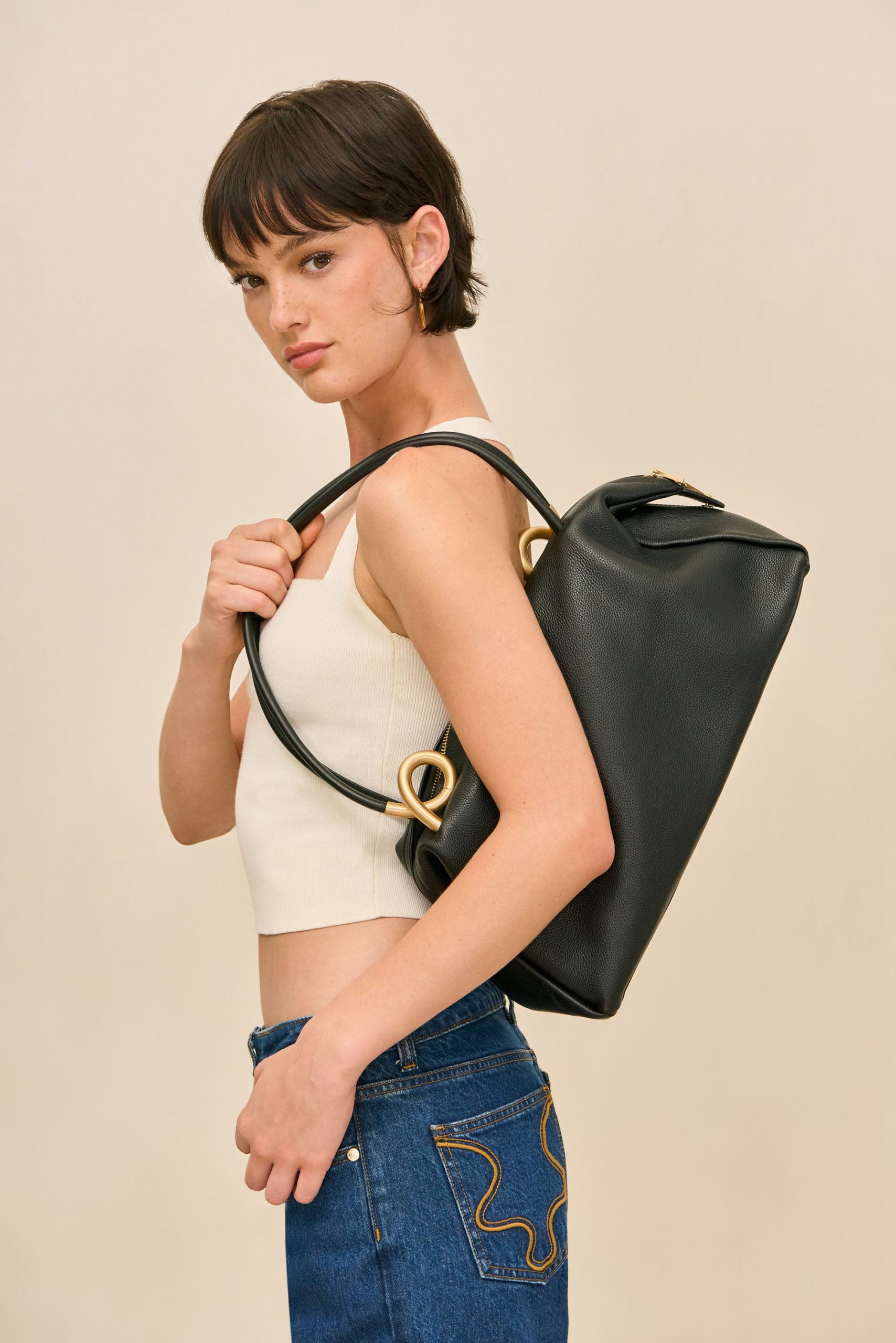 AZARIAHSATCHEL_260519_DR_CG_PF26_ECOM_HANDBAGS_0140_WEBBED_315b0748-72fc-450e-913d-f94c85ad0f94-scaled