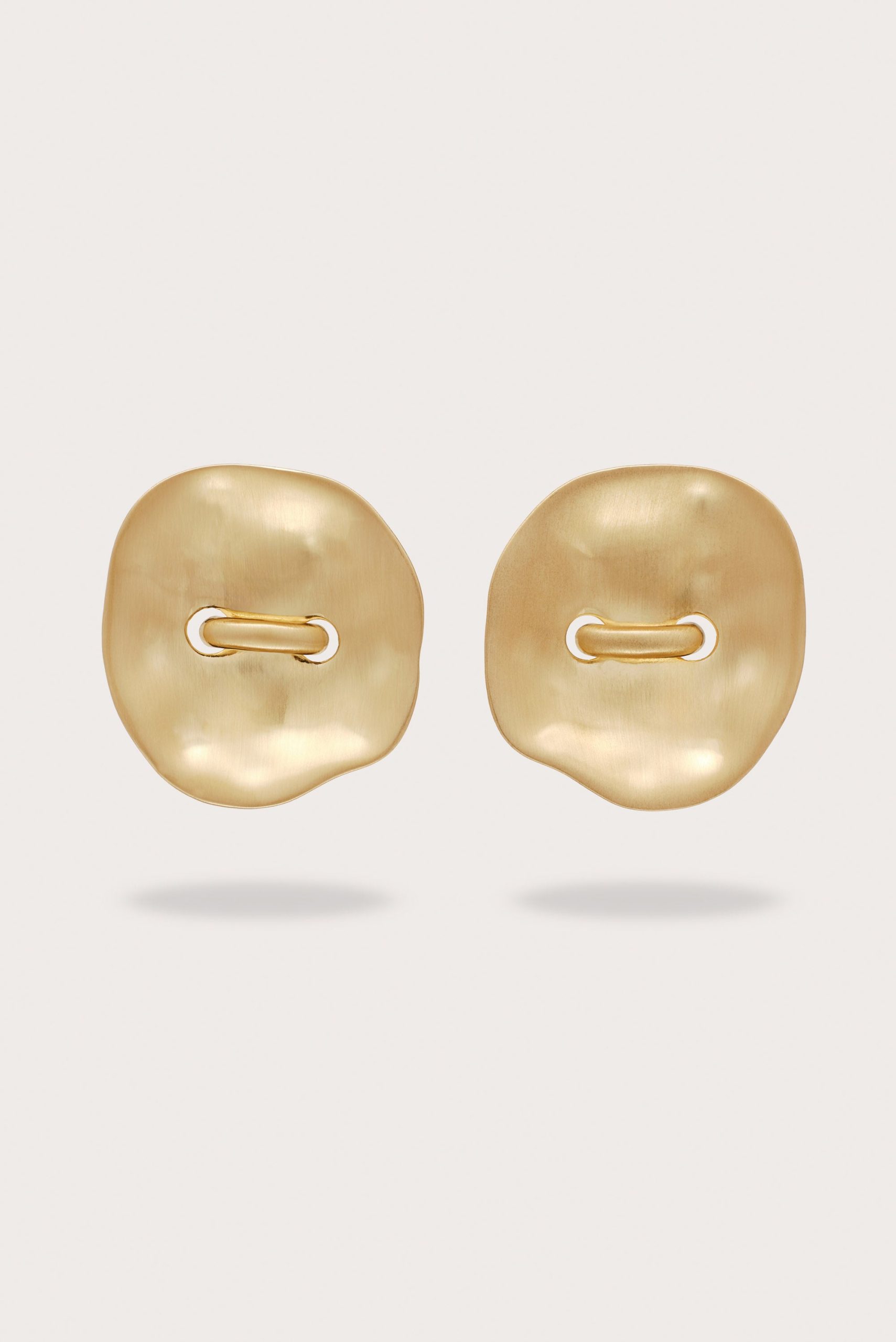 IZARAEARRINGXL_BB_250924_CultGaia__R26-AX__11075_WEBBED-scaled