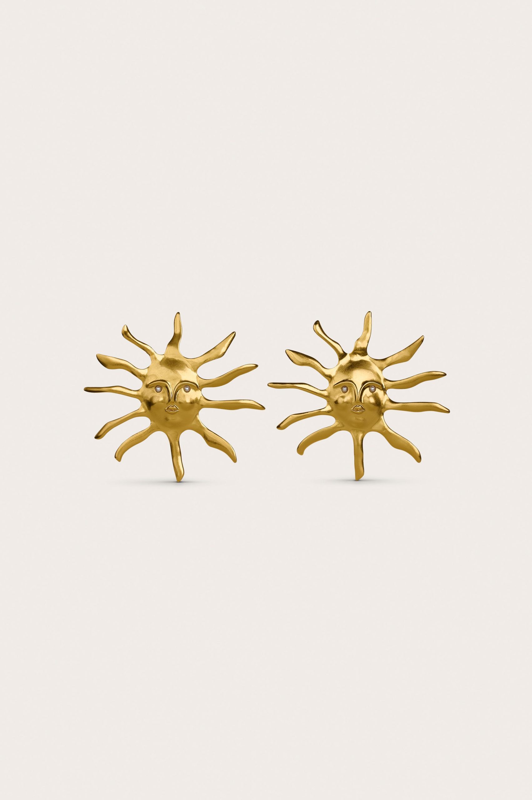 LEO EARRING