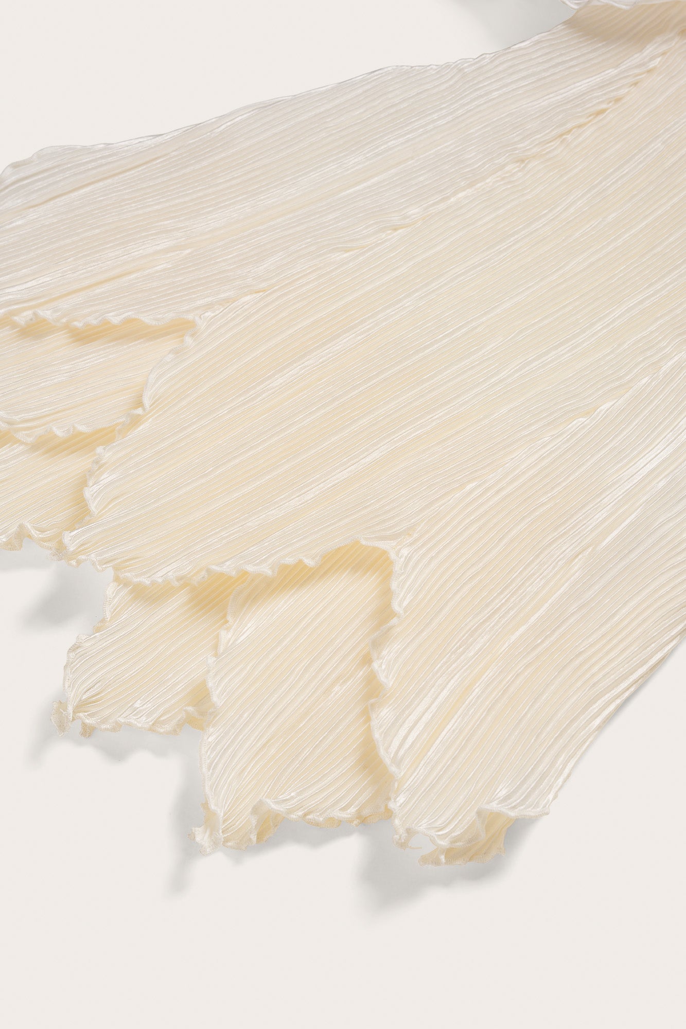 PetalOffWhiteDetail1